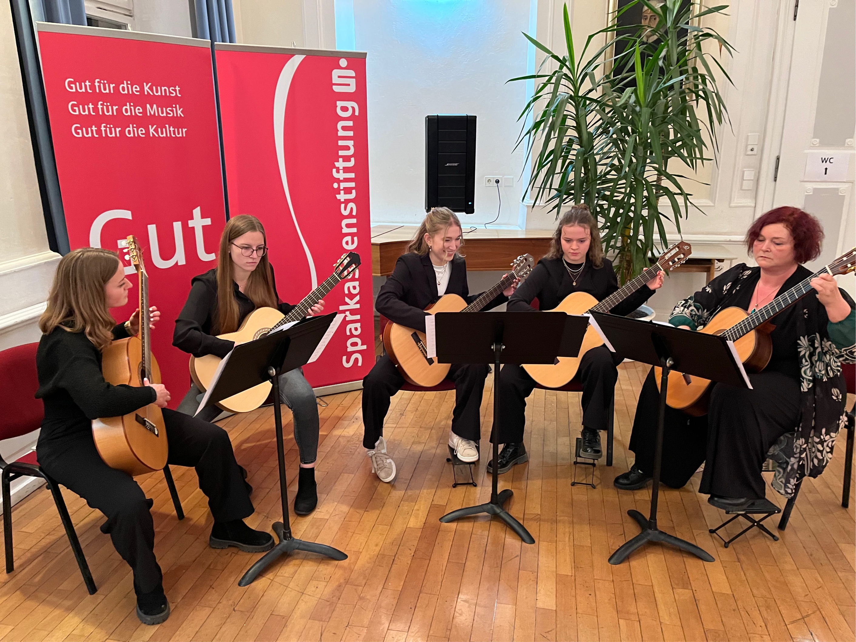 Leider haben wir keinen Titel zu diesem Bild. Wir arbeiten daran und bitten um Ihr Verständnis. Leider haben wir keinen Alternativtext zu diesem Bild, aber wir arbeiten daran.