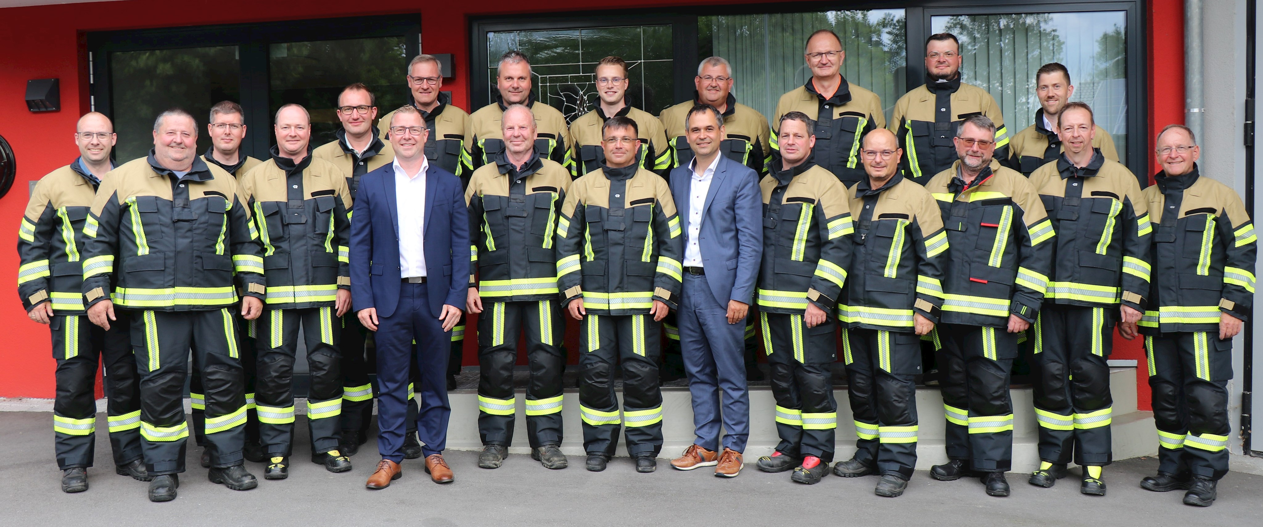 Neue Schutzkleidung für Feuerwehrführungskräfte