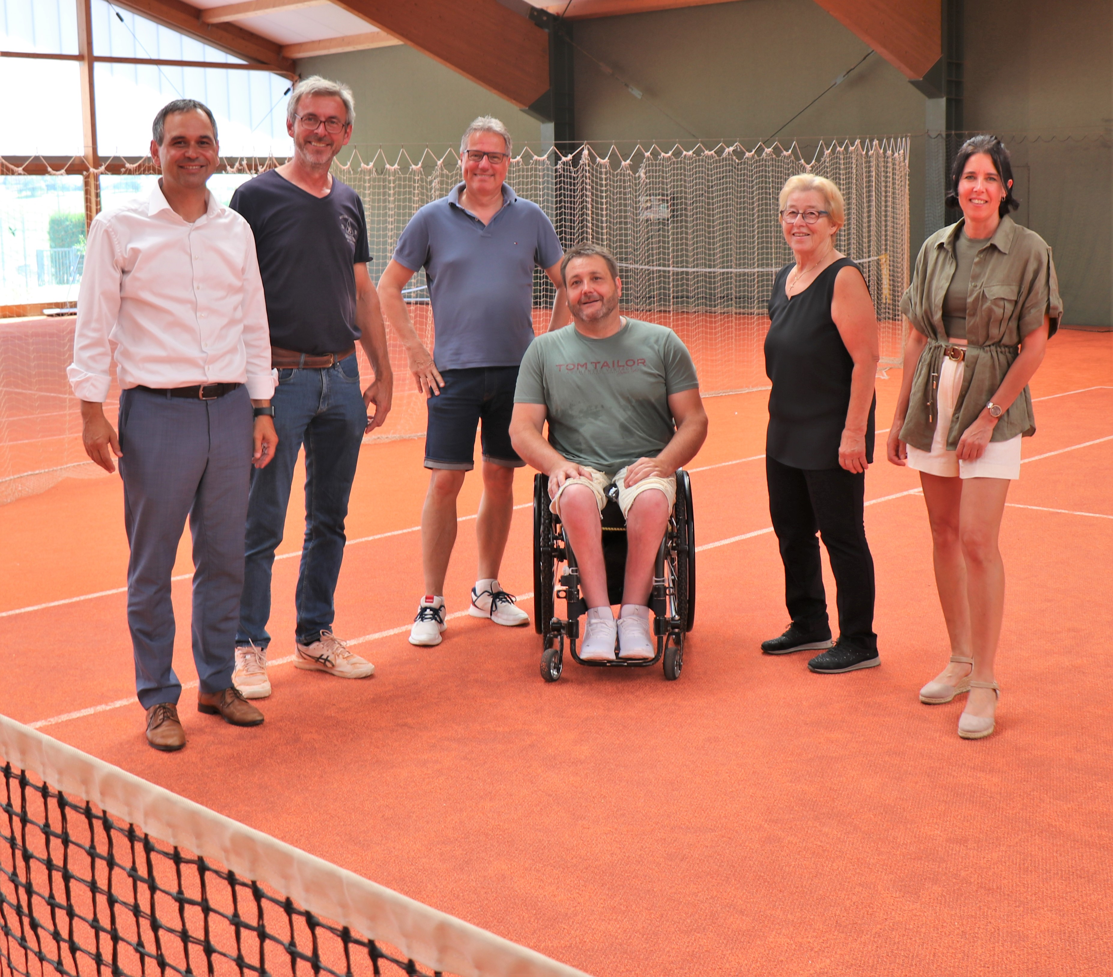 Vorfreude bei allen Beteiligten auf die „Büchlberg Open“ (v.l.): Schirmherr Landrat Raimund Kneidinger, Vorstand Robert Hackl, stv. Vorstand Steffen Kreis, Lokalmatador Peter Seidl, Ehrenvorsitzende Maria Wällisch und Schriftführerin Sonja Maier