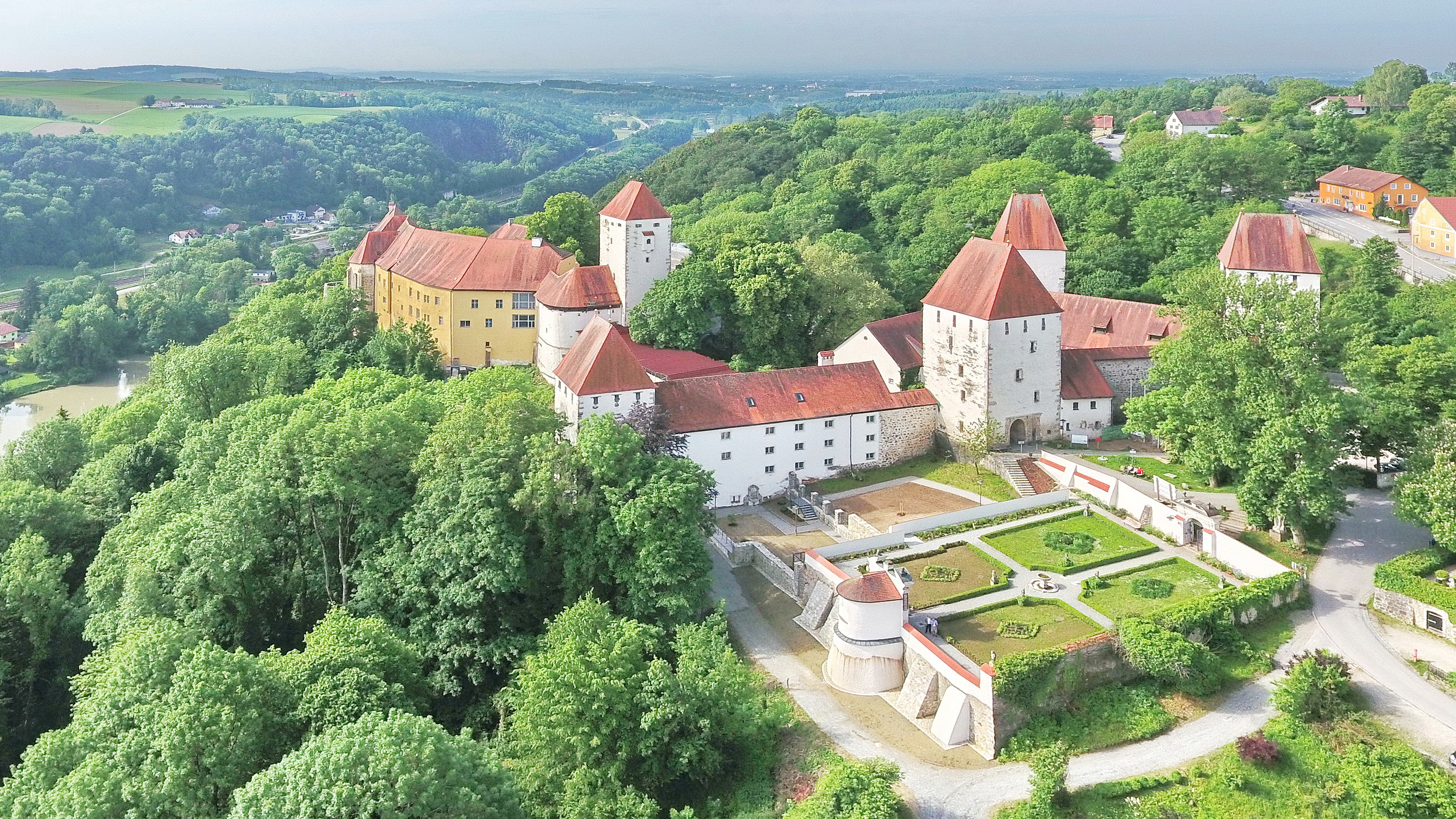 Schloss Neuburg - Sitz des Schulungszentrums