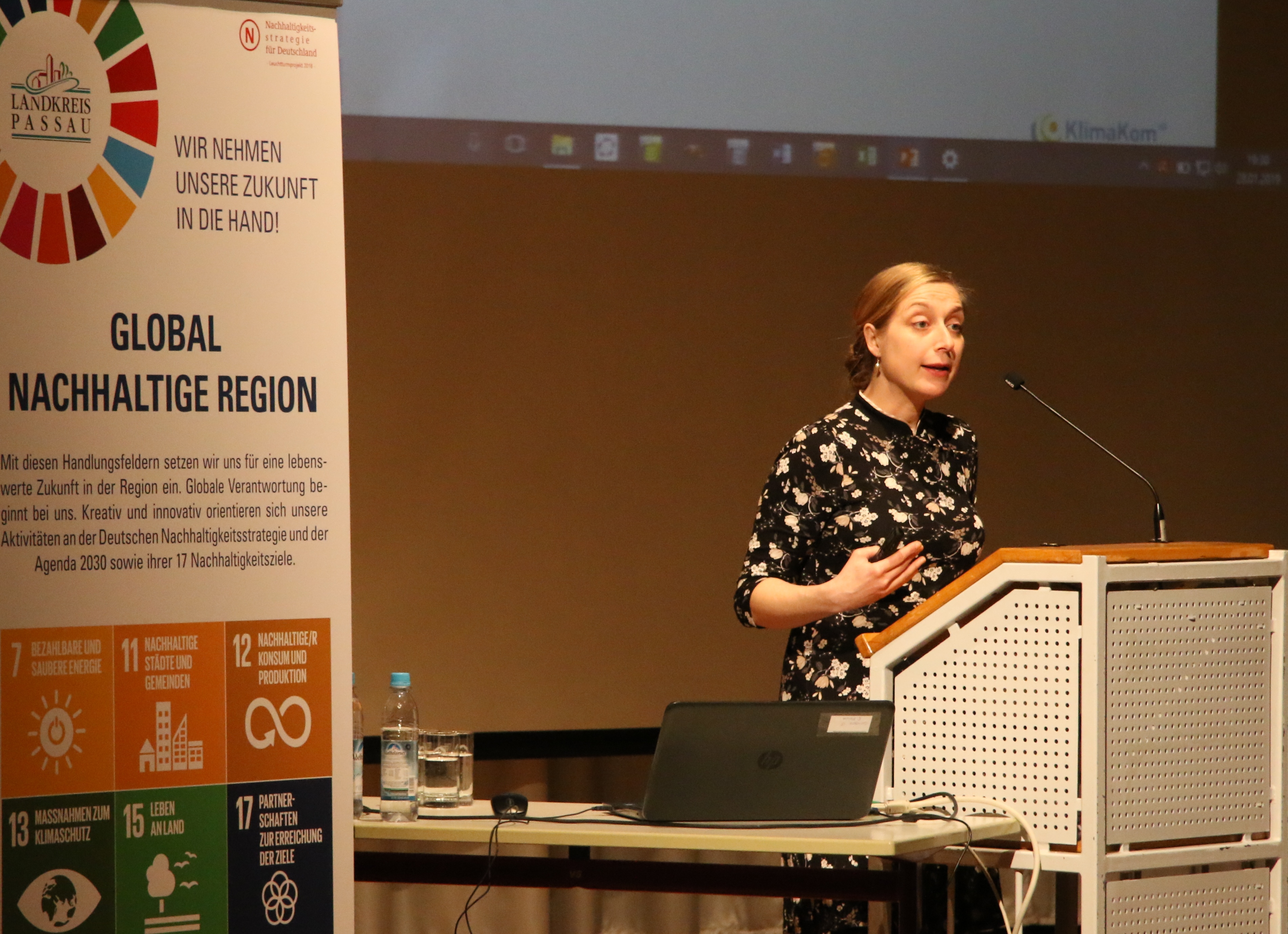 Nina Hehn informierte die Konferenzteilnehmer über den Sachstand im Passauer Land beim Thema Nachhaltigkeit.