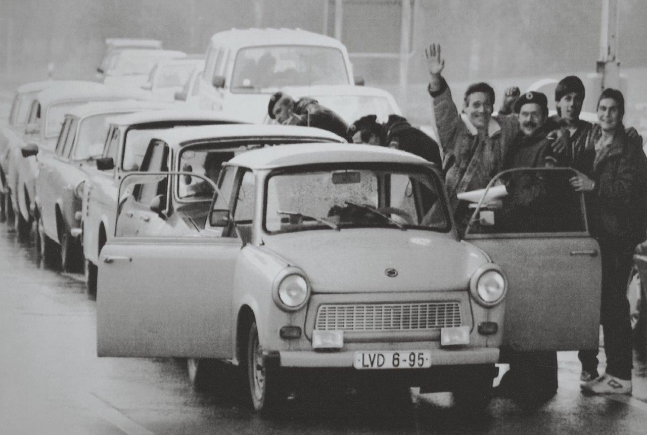 Tausende DDR-Bürger reisten im September 1989 in die Bundesrepublik ein. Auch an den Grenzübergängen zum Passauer Land bildeten sich damals lange Trabi-Staus.
